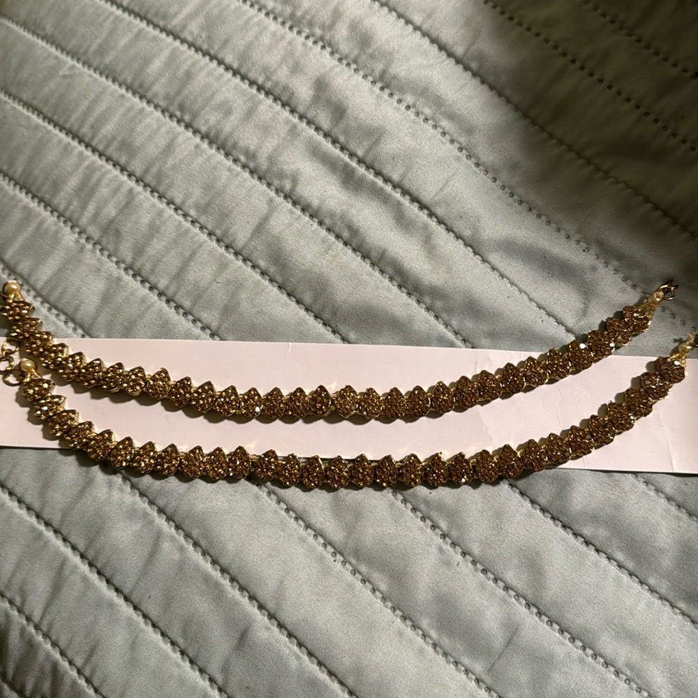 Pair of anklets in gold
